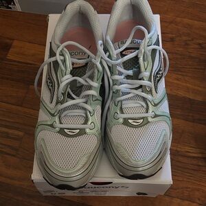 Saucony Men’s Gray and Green Athletic Shoes